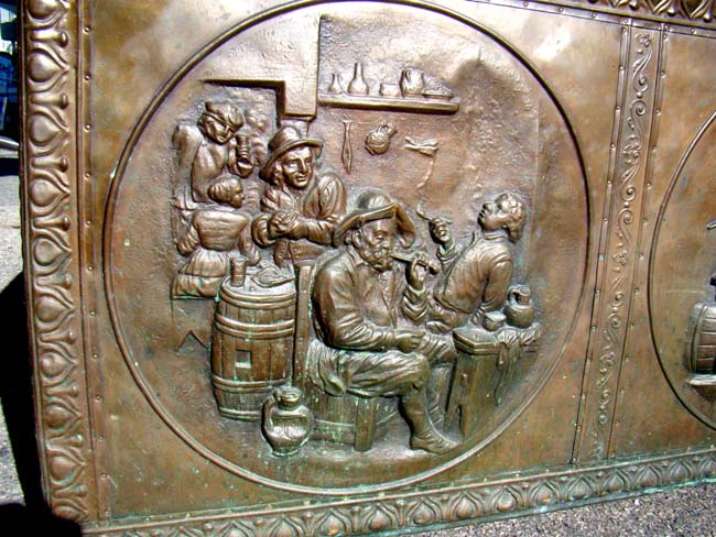 A 19th century Dutch brass repousse decorated coffer — image 6